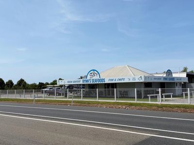 freehold-fish-chips-takeaway-bowen-1