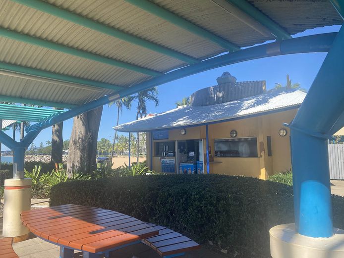 kiosk-on-the-strand-fish-chips-takeaway-townsville-2