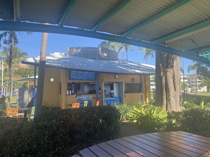 kiosk-on-the-strand-fish-chips-takeaway-townsville-3