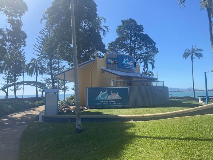 kiosk-on-the-strand-fish-chips-takeaway-townsville-0