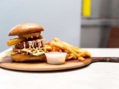 one-of-australia-39-s-newest-brands-in-the-food-industry-famous-burgers-2
