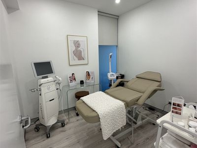 established-laser-amp-skin-clinic-prime-location-enquire-2