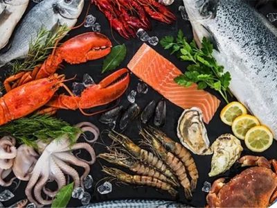 for-sale-fresh-cooked-seafood-busy-train-station-shopping-mall-edgecliff-sydney-0