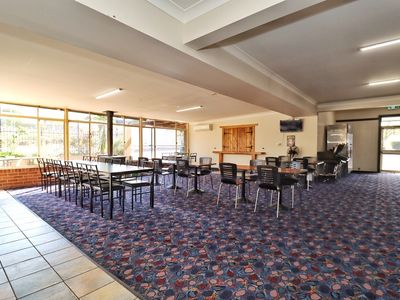 freehold-hotel-for-sale-by-eoi-australian-hotel-cowra-5