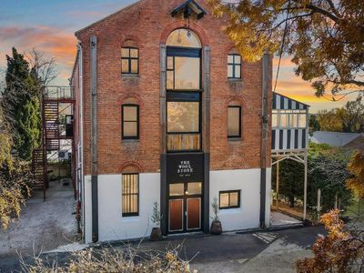 fully-renovated-immaculate-presentation-amp-historic-charm-exceptional-motel-pr-0