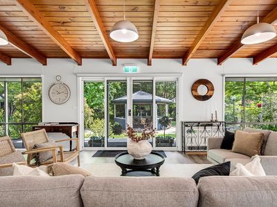 stunning-freehold-accommodation-in-bright-victoria-0