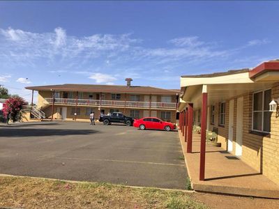 motel-leasehold-for-sale-overlander-motor-lodge-gunnedah-exclusive-agents-0