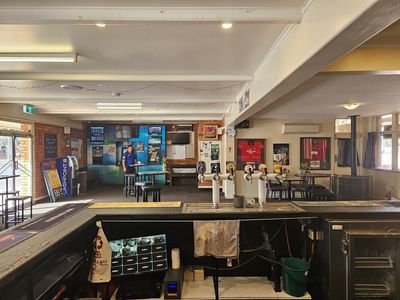 freehold-hotel-for-sale-central-west-nsw-highway-location-2