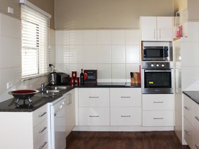 motel-freehold-including-fully-furnished-4-bedroom-house-5