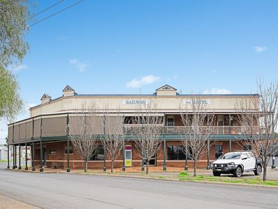 freehold-hotel-for-sale-by-eoi-railway-hotel-parkes-1