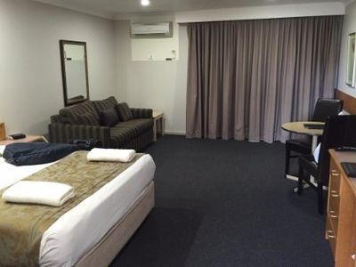 leasehold-for-sale-in-young-2