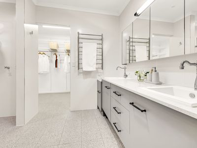 stunning-freehold-accommodation-in-bright-victoria-3