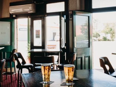 freehold-hotel-for-sale-tottenham-hotel-3
