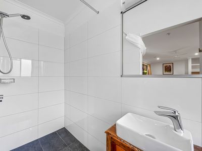 stunning-freehold-accommodation-in-bright-victoria-4