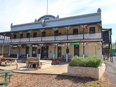 freehold-hotel-for-sale-by-eoi-australian-hotel-cowra-1