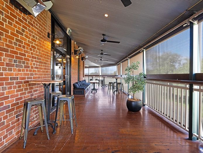 freehold-hotel-for-sale-by-eoi-railway-hotel-parkes-9