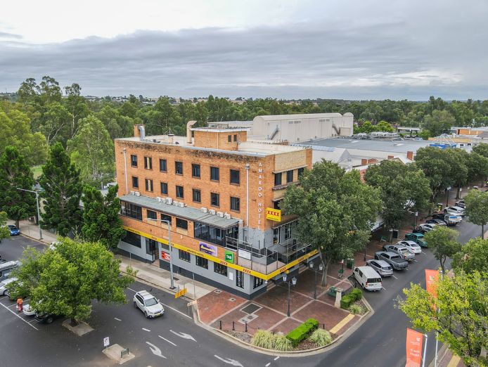 major-regional-leasehold-hotel-with-27-poker-machines-0