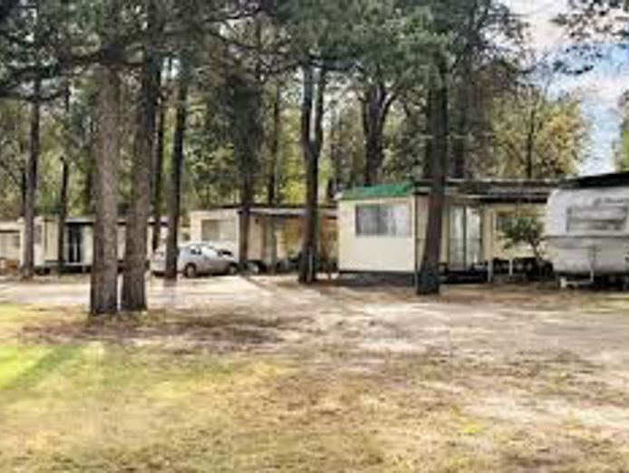 well-presented-caravan-park-riverina-district-new-south-wales-1