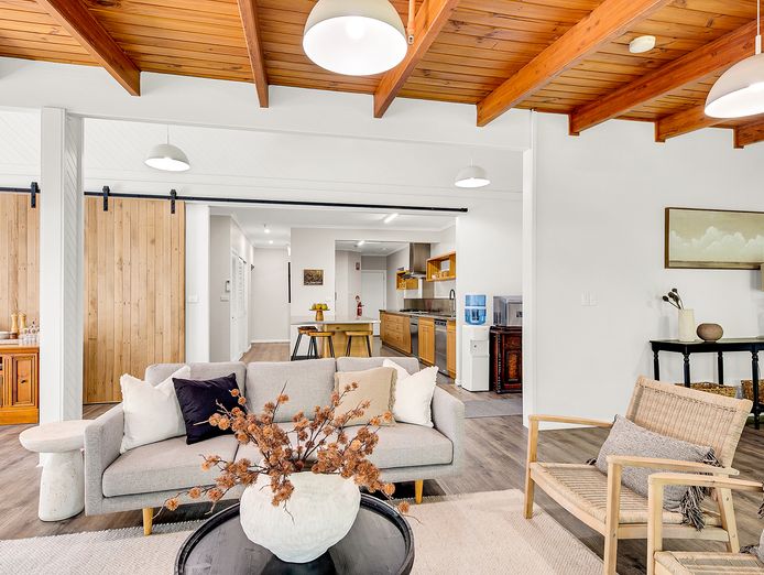 stunning-freehold-accommodation-in-bright-victoria-6