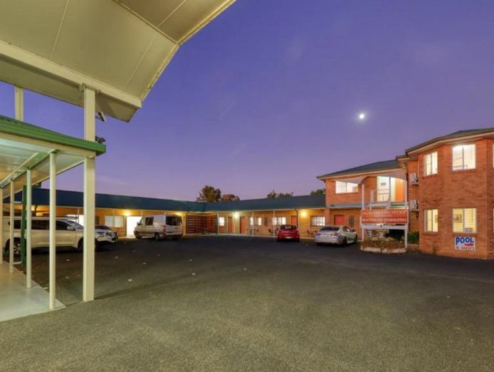 motel-for-sale-major-regional-city-great-location-1