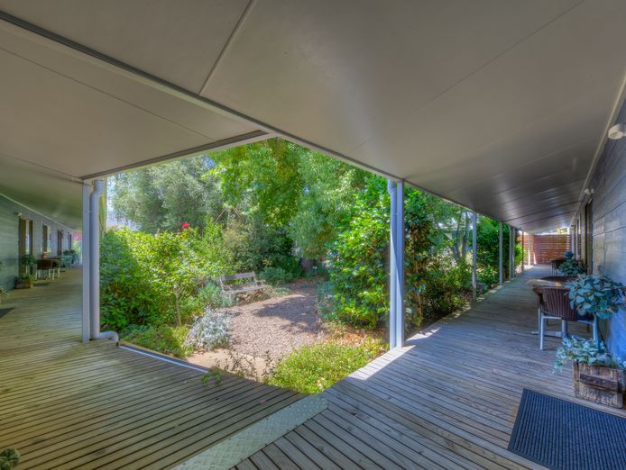 stunning-freehold-accommodation-in-bright-victoria-8