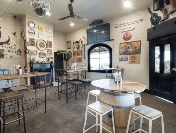 freehold-hotel-for-sale-royal-hotel-tambar-springs-4