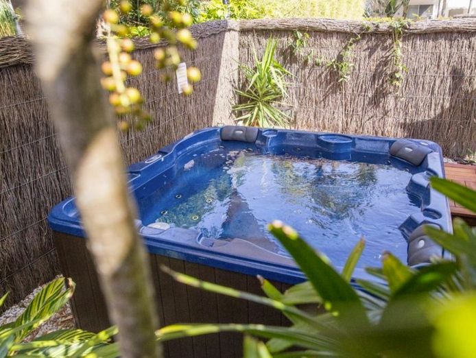 stylish-guesthouse-for-sale-byron-bay-5