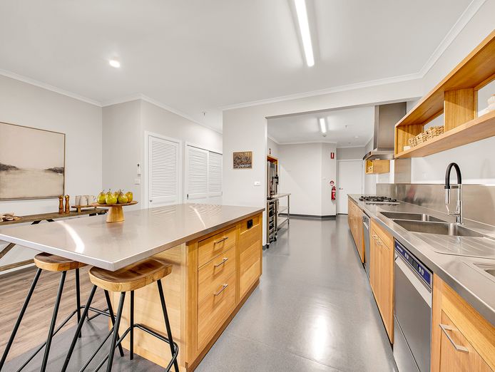 stunning-freehold-accommodation-in-bright-victoria-7