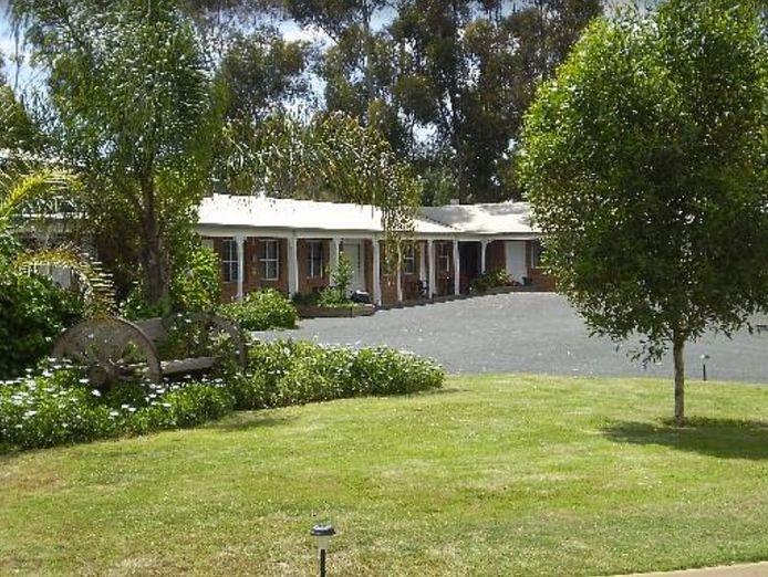 motel-for-sale-24-units-in-the-heart-of-town-northern-riverina-region-0