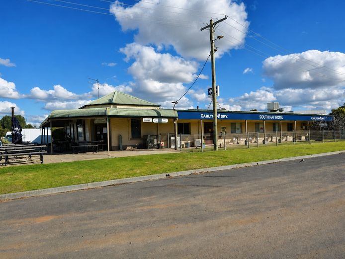 authentic-country-hotel-with-3-gmes-south-hay-hotel-0