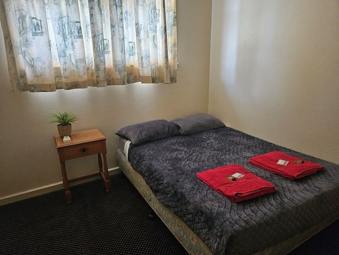freeholdhotelforsalecentralwestnswhighwaylocation5