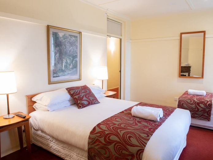art-deco-motel-for-sale-set-in-tranquil-garden-surrounds-north-east-victori-1