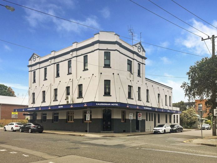 fully-equipped-leasehold-hotel-ground-floor-caledonian-hotel-maitland-0