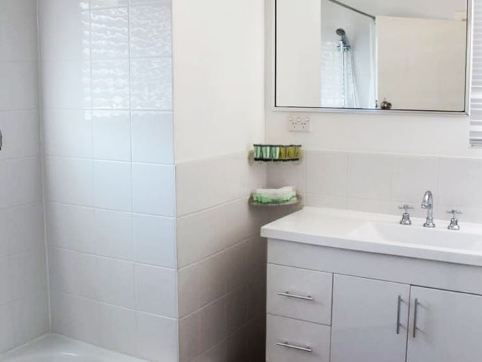 motel-freehold-including-fully-furnished-4-bedroom-house-3