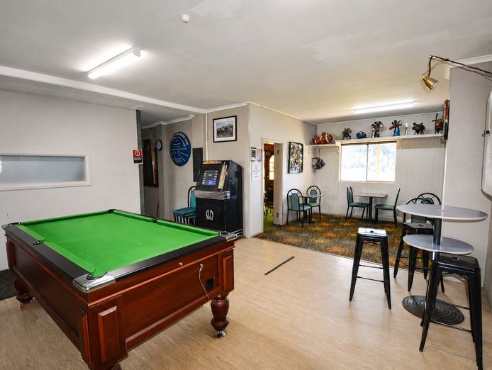 authentic-country-hotel-with-3-gmes-south-hay-hotel-4