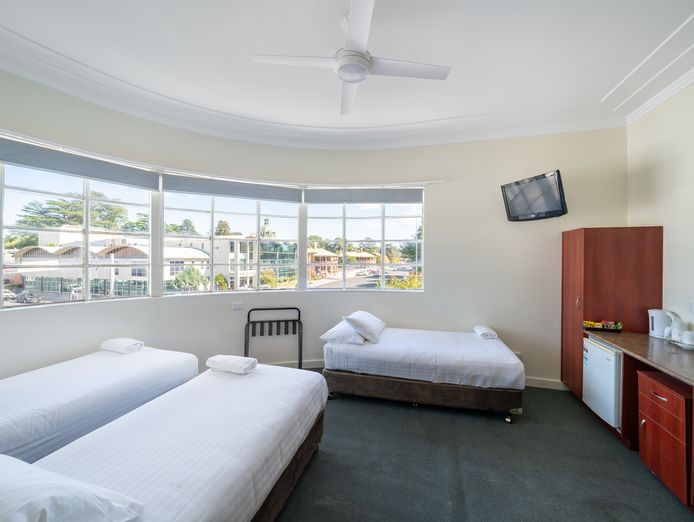 hotel-for-sale-by-eoi-knickerbocker-hotel-bathurst-3