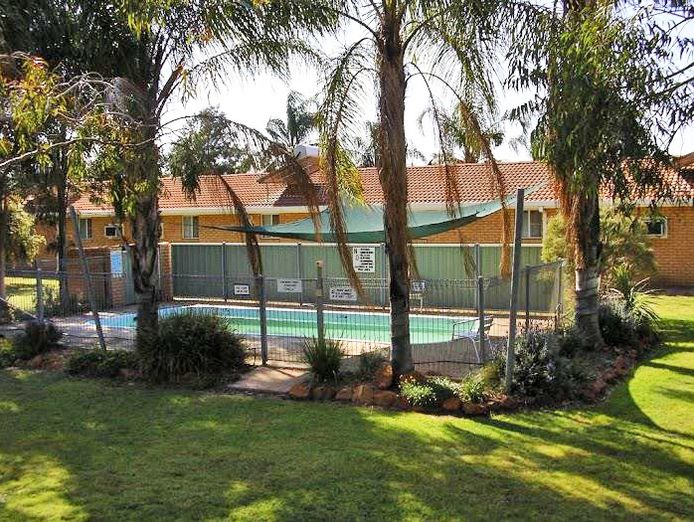 caravan-park-amp-motor-inn-for-sale-orana-region-3