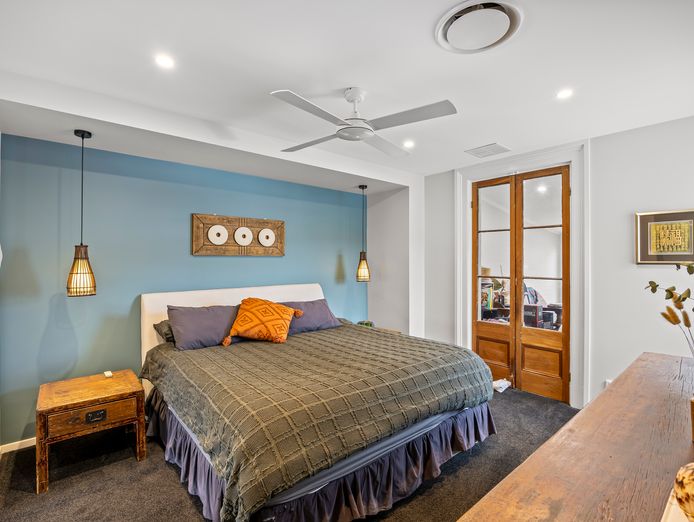 hunter-valley-freehold-liquor-store-for-sale-3