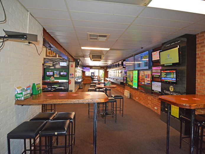premium-free-lease-in-vibrant-murray-river-town-1