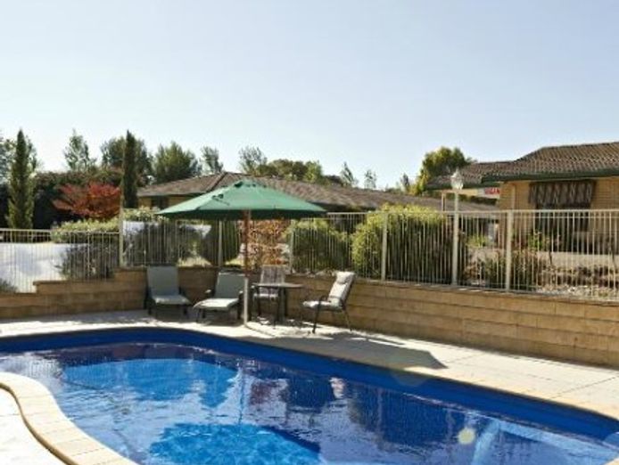 leasehold-for-sale-in-young-5