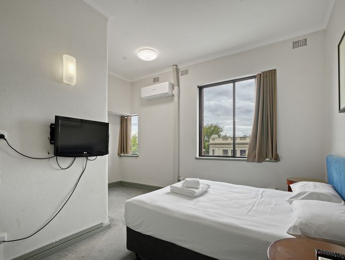 major-regional-leasehold-hotel-with-27-poker-machines-8