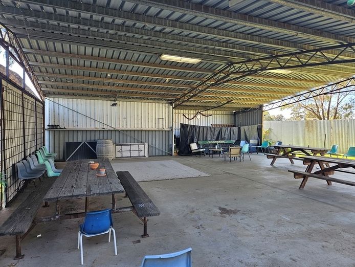 freehold-hotel-for-sale-drovers-dog-tavern-6