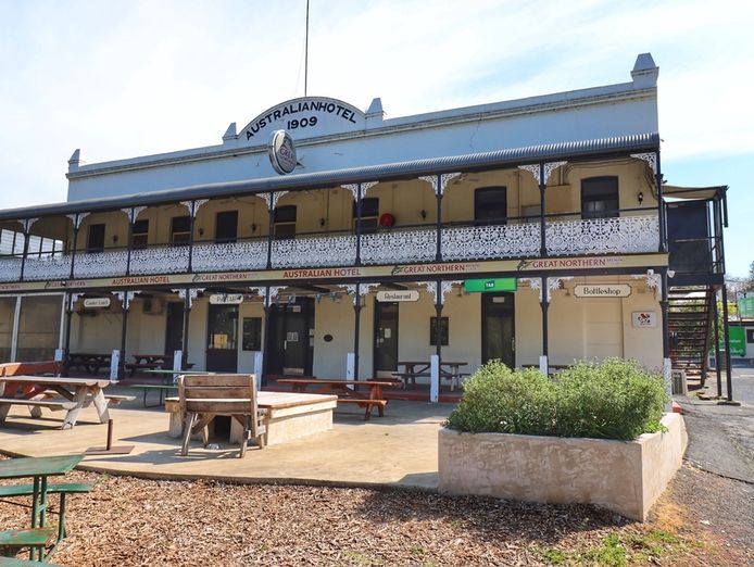 freehold-hotel-for-sale-by-eoi-australian-hotel-cowra-1