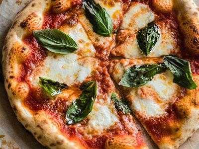busy-cafe-restaurant-two-venues-in-sydney-39-s-iconic-bondi-beach-id-1390-0