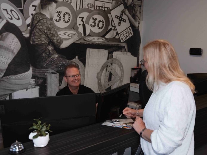 b2b-established-centre-workshop-western-sydney-signs-graphics-7