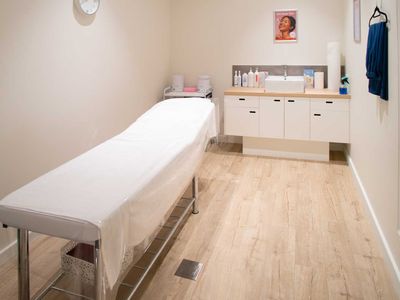 woollongong-central-essential-beauty-franchise-pay-no-franchise-fees-for-1-year-1