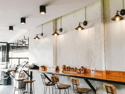 landmark-caf-233-with-iconic-location-5606-0