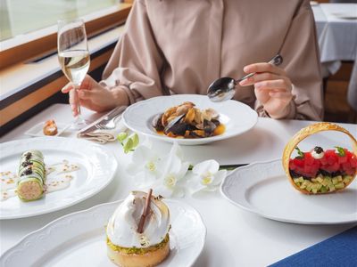 profitable-highly-recognised-restaurant-amp-bar-5858-1