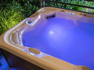 back-on-the-market-business-selling-spas-and-saunas-5778-0