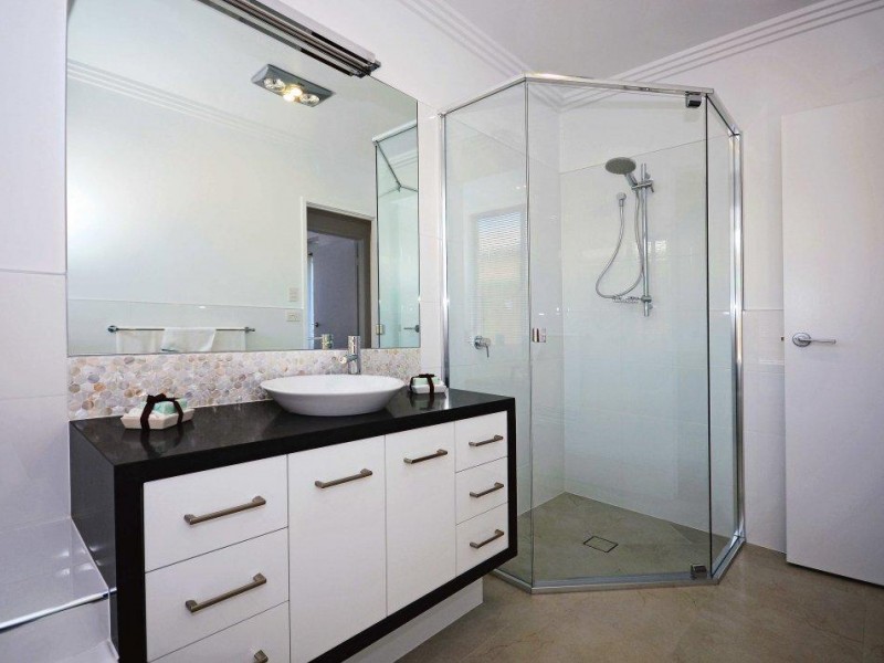 Gold Coast Wholesale Retail Shower Wardrobes Business For Sale